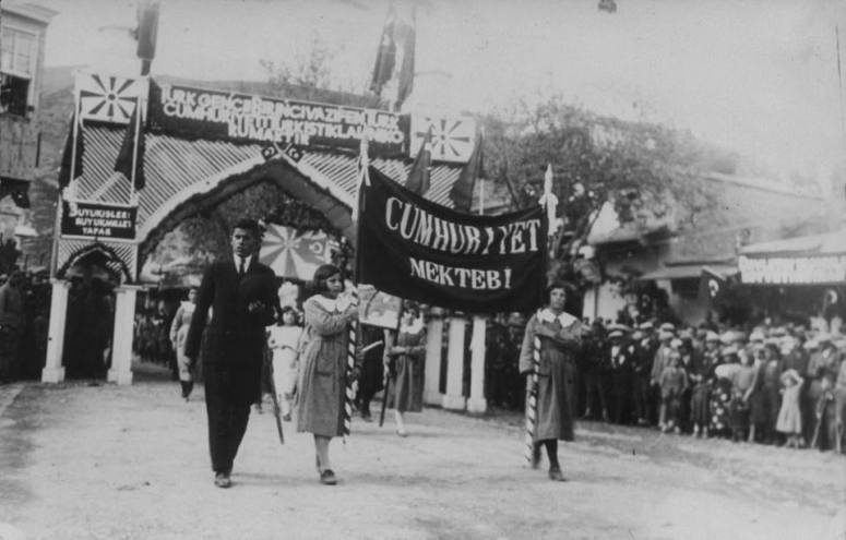cumhuriyet-mektebi